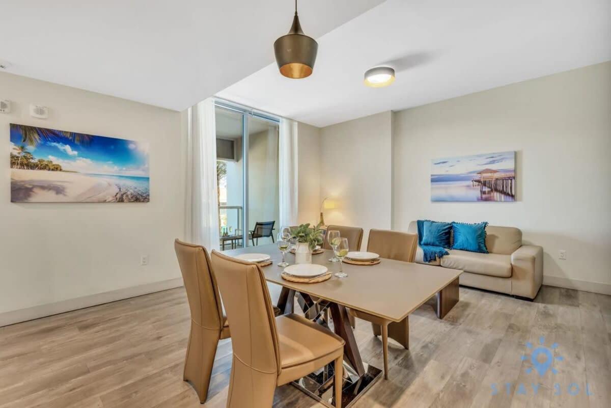 Apartment With Bay View Balcony - Pool - Up To 6 - Gym Hollywood Exterior photo