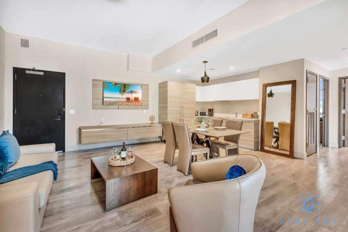 Apartment With Bay View Balcony - Pool - Up To 6 - Gym Hollywood Exterior photo